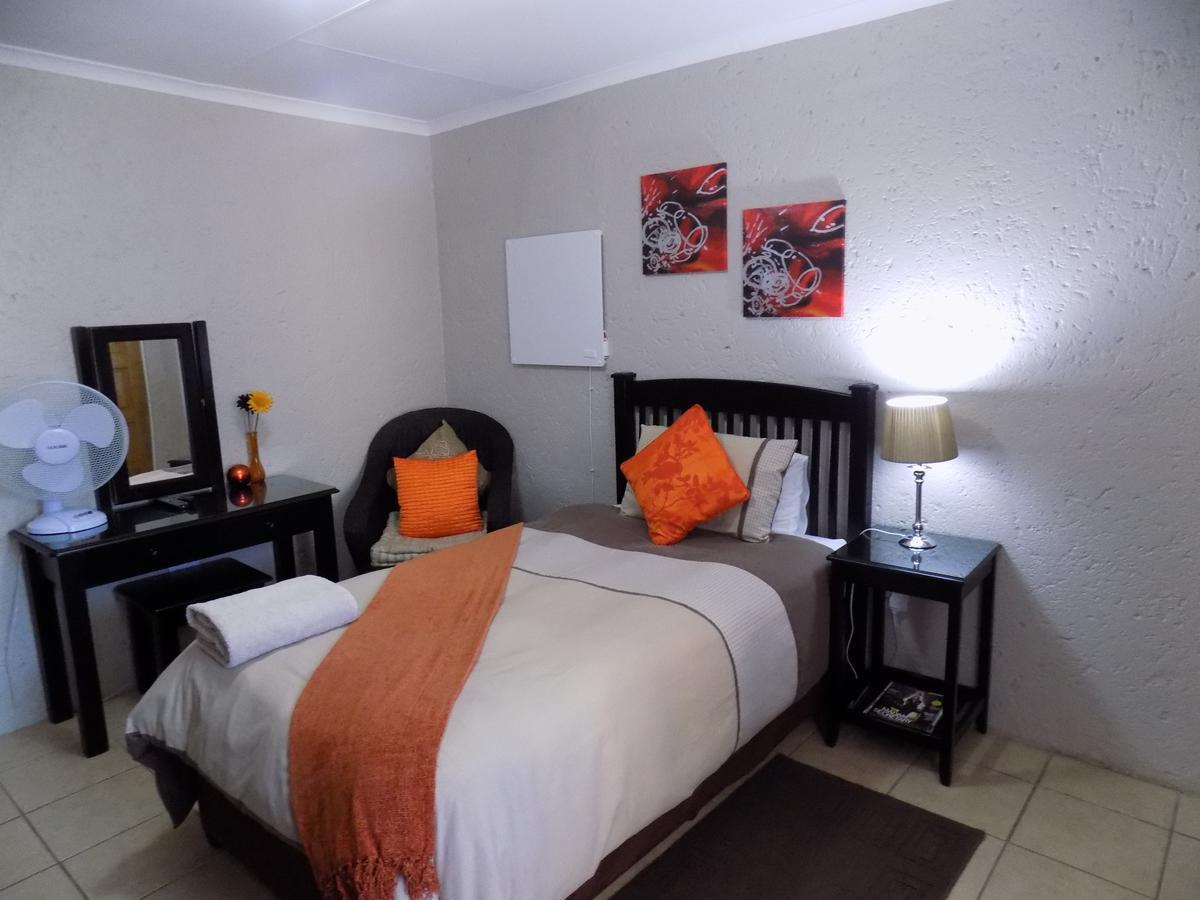 Castle Lodge Boksburg Extérieur photo