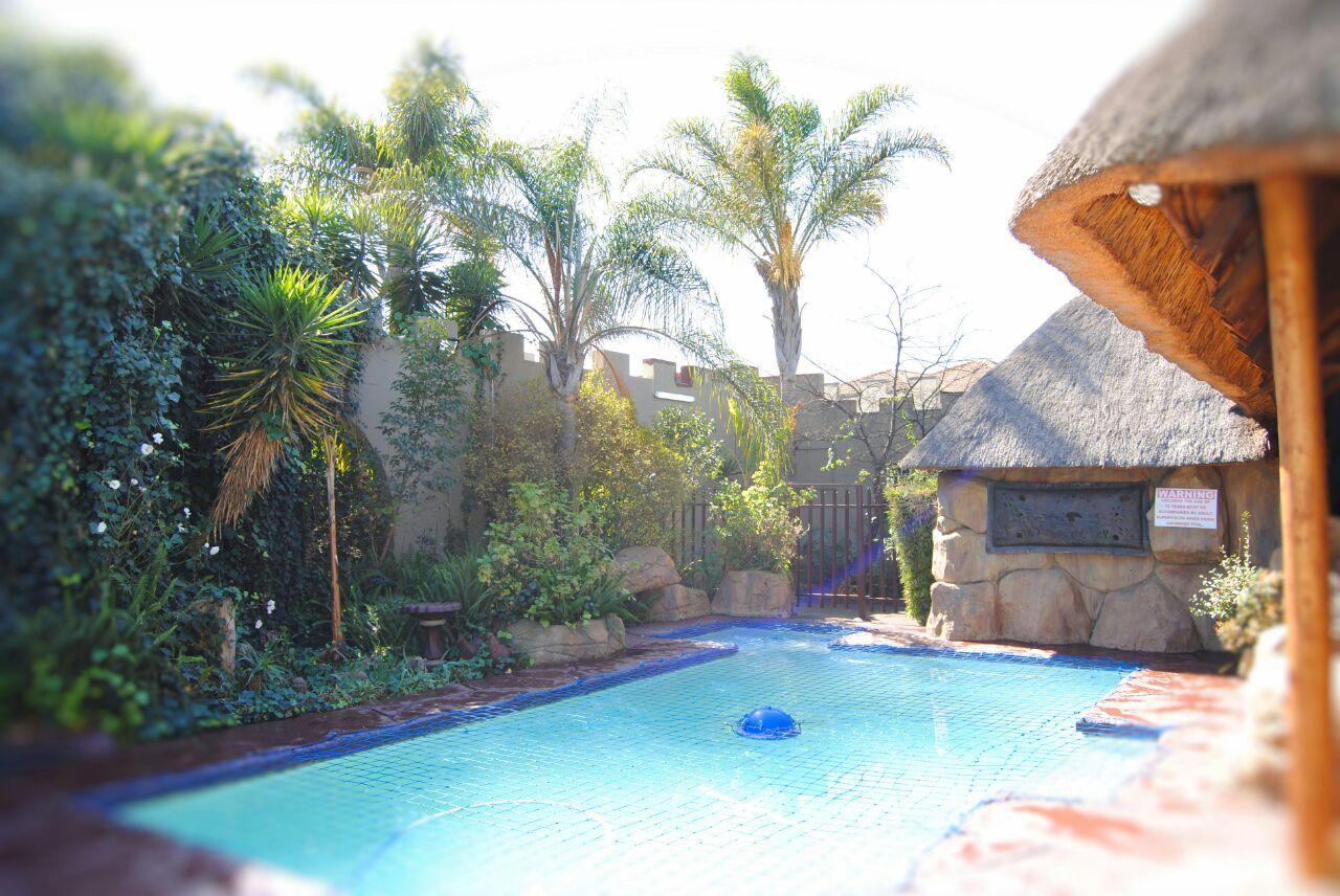 Castle Lodge Boksburg Extérieur photo